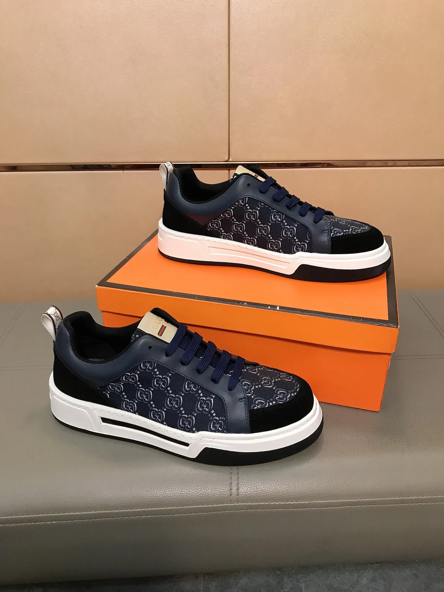 Ex-factory price 400 ⌚️⌚️[GUCCI] Gucci men’s casual shoes are absolutely popular 🔥The ultimate matching item for trendy men! Irresistible charm of super texture, the main recommendation, the upper is made of high-quality cowhide + printed fabric, sheep lining feet, wear-resistant rubber sole, noble and elegant! Extremely comfortable🎁🎁You can be as handsome as you want💪 Size 38-44!